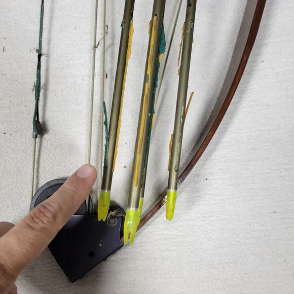 Bear Archery Compound Bow With Quiver Of Arrows Damage Read Description Hunting - Picture 14 of 16